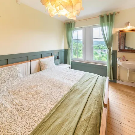 Peaceful House With View Of The Castle Bouillon
